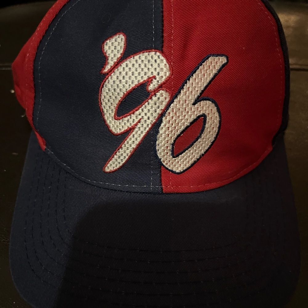 Vintage 1996 Walt Disney World Mickey Mouse Colorblock Snapback Hat - Picture 2 of 7